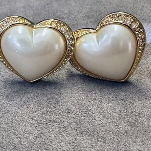Vintage Trifari Gold Tone Heart Faux Pearl Rhinestone Clip‎ On Earring